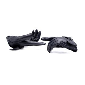Gants en cuir noir respirants et tendance pour femmes, doublés en coton polaire, fabriqués au Pakistan par Qasaab Gloves - Product Image 4