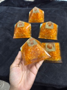 Pirámide de Orgón de Citrino Natural, Generador de Energía de Cristal con Bobina de Cobre para Reiki, Meditación, Sanación de Chakras y Feng Shui - Product Image 1