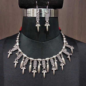 Jeweljunk 1112894 Juego de collar de gota chapado en rodio para Navratri Joyería fina con diamante de circón Latón chapado en oro para regalo - Product Image 1