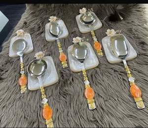 Juego de servir de cuchara hecho a mano con reisn rester y diseño hecho en él - Product Image 1