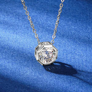 Collier solitaire géométrique tendance de forme octogonale avec sertissage carré, 0,75 carat, moissanite ronde enveloppée, pendentif diamant unique - Product Image 5