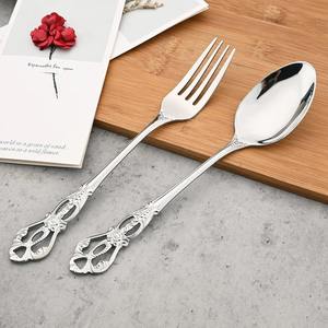 ชุดช้อนสแตนเลสสตีลแบบแบนมีดีไซน์สีเงินสำหรับใช้ในห้องครัวและเสิร์ฟอาหารจากอินเดีย - Product Image 5