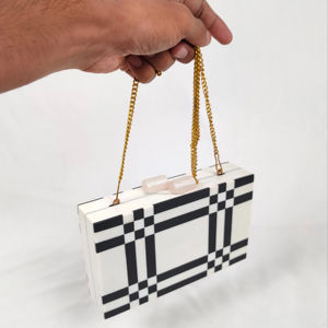 Pochette d'ange en résine moderne verte de qualité supérieure avec détails en laiton peints à la main pour les événements de mariage-Artisanat élégant de cadeau - Product Image 1