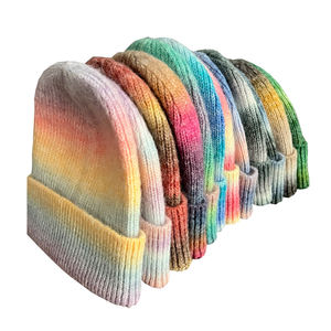 Gorro de punto de gofre con logotipo personalizado gorro de etiqueta tejido de cuero cálido para invierno con personaje de parche e impresión de puntos - Product Image 1