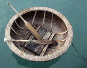 Mini bateau en bambou naturel pour la décoration de table et l'affichage de cadeaux, artisanat traditionnel du Vietnam - Product Image 4