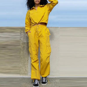 Conjunto Deportivo Corto de Dos Piezas para Mujer, Talla Grande, Estilo Urbano, Personalizado 2025, en Spandex/Poliéster, Chaqueta Corta con Cremallera y Cortavientos - Product Image 1