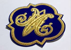 Emblème liturgique d'église brodé à la main par Marie, pour les vêtements, cousu sur du velours bleu marine - Product Image 4