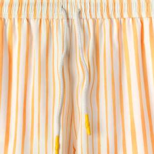 Maillot de bain jaune Striper conçu avec une poche latérale zippée en matériau élastique doux et polyvalent pour la plage ou les entraînements - Product Image 6