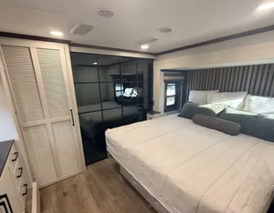 El mejor!! Remolque de Viaje RV Usado 2025 2024 2023 Quinta Rueda RiverStone 421FK Forest River Autocaravanas RV - Product Image 5