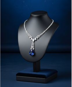 ชุดสร้อยคอเพชรทรงหยดน้ำแซฟไฟร์รอยัล ทำจากพลอยแซฟไฟร์สีน้ำเงินทรงหยดน้ำคุณภาพพรีเมียม ผลิตด้วยมือโดยช่างฝีมือผู้เชี่ยวชาญ - Product Image 4