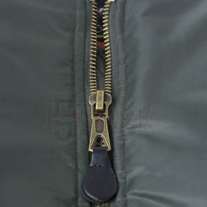 Chaqueta bomber acolchada impermeable de lona única de calle para hombre, temporada de invierno, patrón de letras, transpirable, lavable, servicio OEM - Product Image 3