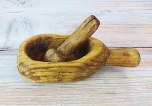 Mortero de madera clásico diseñado para mejorar la decoración de la cocina mientras sirve una función de molienda práctica para cocineros - Product Image 5