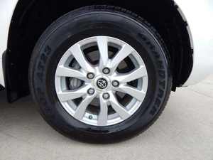 Toyota Land Cruiser 2016 à vendre / Disponible à la vente avec faible kilométrage, moteur essence, véhicule d'occasion en excellent état et sans accident, conduite à gauche. - Product Image 2