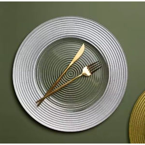 Assiette de chargeur avec vaisselle bordée d'or sous les assiettes pour les événements et les mariages pour les fournitures de restaurant et d'hôtel - Product Image 1