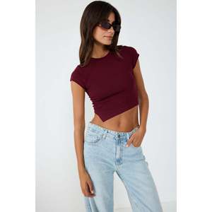 Blusa Casual Asimétrica con Adornos de Piedras y Logotipo Frontal - Product Image 6