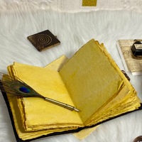 Carnet de Sorcellerie Moderne Imprimé Fait Main en Cuir Véritable, Livre de Sortilèges et Accessoire des Ombres pour Aventuriers Spirituels, Thème Noël