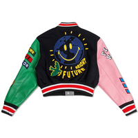 Giacca Varsity Personalizzabile da Donna con Logo Letterman, Top Corto in Pelle di Pecora e Varie Tipologie di Patch in Ciniglia