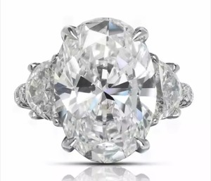 Precio de subasta para un anillo de compromiso de diamantes de tres piedras de corte redondo de 13 quilates color G V.VS2 claridad - Product Image 4