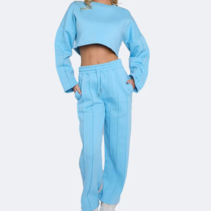 ชุดวอร์มฤดูหนาวสำหรับผู้หญิง 2 ชิ้น ยี่ห้อ Ville Sports แบบสั่งทำพิเศษ ปักลายขาดๆ เสื้อครอปฮู้ดดี้และกางเกงขายาวทรงบาน - Product Image 3