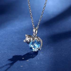 Collier Jeulia Hug Me Sassy Cat en acier inoxydable plaqué or avec pierre de naissance - Product Image 4