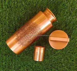 Botella de agua de cobre puro pulido brillante en diseños de martillo botella personalizada botella de agua de cobre hecha en la India - Product Image 3