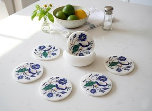 Sous-verres en marbre blanc avec incrustation de paon, sous-verres à boisson en pierre florale bleue faits à la main - Product Image 2