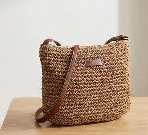 Sac bandoulière en raphia tressé : Sac à main d'été en paille avec fermeture éclair, petit sac fourre-tout en crochet fait main - Product Image 2