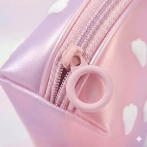 กระเป๋าเครื่องสำอางแบบด้านลายไล่สีแบบกำหนดเอง พิมพ์ลายนูน 3 มิติ รูปทรงเปลือกหอย ลายเมฆ กันน้ำ พร้อมหูหิ้วยาง - Product Image 3