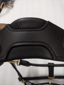 Harnais en cuir Adeefa Enterprise, noir, avec cristaux et rembourrage noir pour chevaux, avec ferrures en laiton, pour chevaux. - Product Image 3