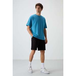 T-shirt pour homme Air Jones en coton mélangé bleu pétrole, coupe ample, surface texturée, design graphique imprimé pour un usage décontracté - Product Image 2
