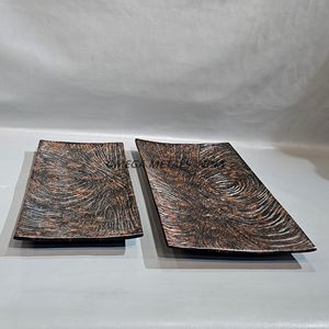 Elegante bandeja decorativa plateada de 2 piezas en un diseño de hoja único Ideal para entretener y agregar un toque de naturaleza a su espacio - Product Image 3