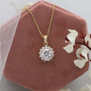 Genuino 2.5ctw 8mm Juego de puntas Corte redondo Halo Lab Diamante Colgante Collar 10K Oro sólido También disponible en otras piedras preciosas para ella - Product Image 1