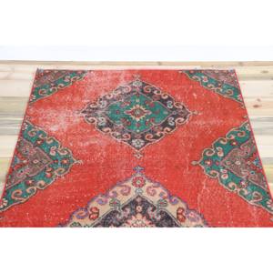 Alfombra Turca Vintage de 3.4x6.9 pies (105x210 cm), Alfombra Roja con Diseño Floral Verde - Product Image 4