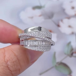 Bague en diamant de laboratoire 2.00ctw, forme double unique ronde et émeraude, D-E-F VVSVS, pour les passionnés de bijoux - Product Image 6