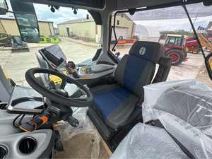 Tractor Agrícola T7 |   Tractor de Ruedas 4x4 de Alto Rendimiento con Motor FPT |   Transmisión de 230 HP, confiable y duradera - Product Image 5