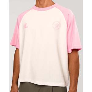 Camiseta Victory Heavyweight Boxed Raglan en color blanco rosa, 100% algodón orgánico con estampado digital. - Product Image 5