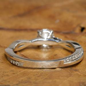 Elegante Anillo de Halo con Circonita Cúbica, Corte Redondo, Banda Trenzada, Joyería de Plata 925, Anillo de Boda para Mujer - Product Image 3