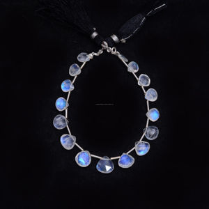 Lot en gros de pierres de lune arc-en-ciel blanches naturelles facettées en forme de cœur, 6 pouces, 7x7, 10x10 mm, pierres précieuses de qualité supérieure, pour la fabrication de bijoux - Product Image 2