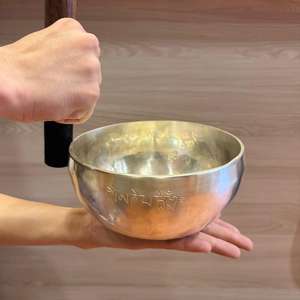 Cuenco de Metal inspirado en el Himalaya, producto artesanal Budista para curación de Chakras y terapia de baño de sonido - Product Image 2