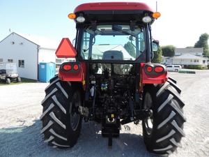 Tracteur agricole diesel Case IH Farmall 95A, robuste et à roues, 97 CV, pour travaux agricoles, prêt à être expédié. - Product Image 2
