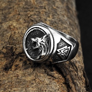 Yunnique – bague en acier titane pour hommes, style rétro, en acier inoxydable, tête de loup Viking, logo triangulaire, pendentifs à la mode, breloques - Product Image 2
