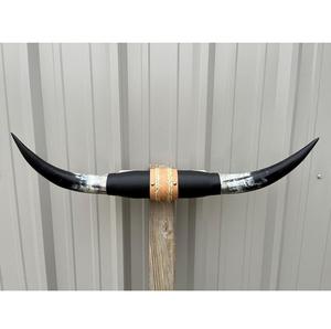 Plaque murale vintage en corne de bœuf écologique fabriquée à la main en Inde avec bordure argentée, paire décorative pour montage mural à domicile - Product Image 1