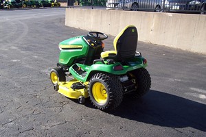 Cortacésped John Deer X590 para montar, tractor para montar en el césped con plataforma de cortacésped de 122 cm Cortacésped John Deer X 590 - Product Image 3