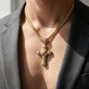 Colgante de Cruz de Lujo Sovereign Heritage con Incrustaciones de Circonitas Cúbicas, en Plata Texturizada, Joyería de Declaración de Fe, Estilo Fiesta, Dorado - Product Image 3