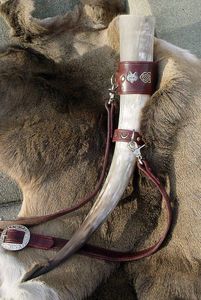 Taza de cerámica de cuerno vikingo festivo hecho a mano para hidromiel y cerveza para fiestas navideñas y alegrías navideñas - Product Image 6