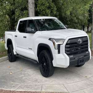 Camioneta Tundra SR5 Usada del 2022 - Product Image 1