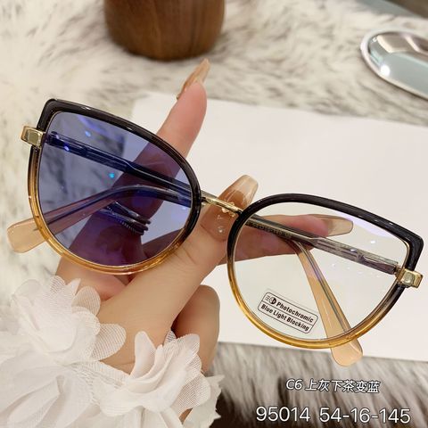Custom Logo 2026 Fashion Lens Color Change Big Frame Optical Eyeglasses TR90 Frame Photochromic Cat Eye Glasses for Women