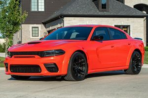 Dodge Charger Scat Pack Widebody 2023 Usado ~600 Millas, Motor Hemi V8 de 6.4 Litros, Go Mango, Mayormente sin Modificaciones, Emisión 8L - Product Image 5