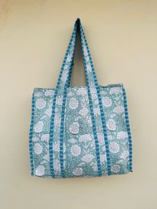 Sac fourre-tout fait à la main 100% coton pour femmes imprimé floral sac à bandoulière à la mode et à la mode avec fermeture à glissière pour une utilisation toute l'année - Product Image 3