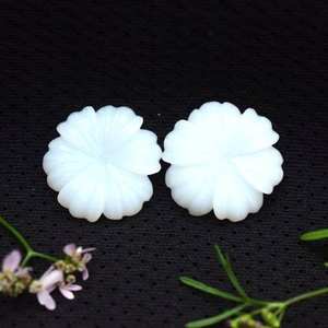 Pierre d'opale blanche naturelle en forme de fleur pierre précieuse sculptée en vrac pour la fabrication de pendentifs de bijoux perles de sculptures en cristal faites à la main de 15mm en vrac - Product Image 5